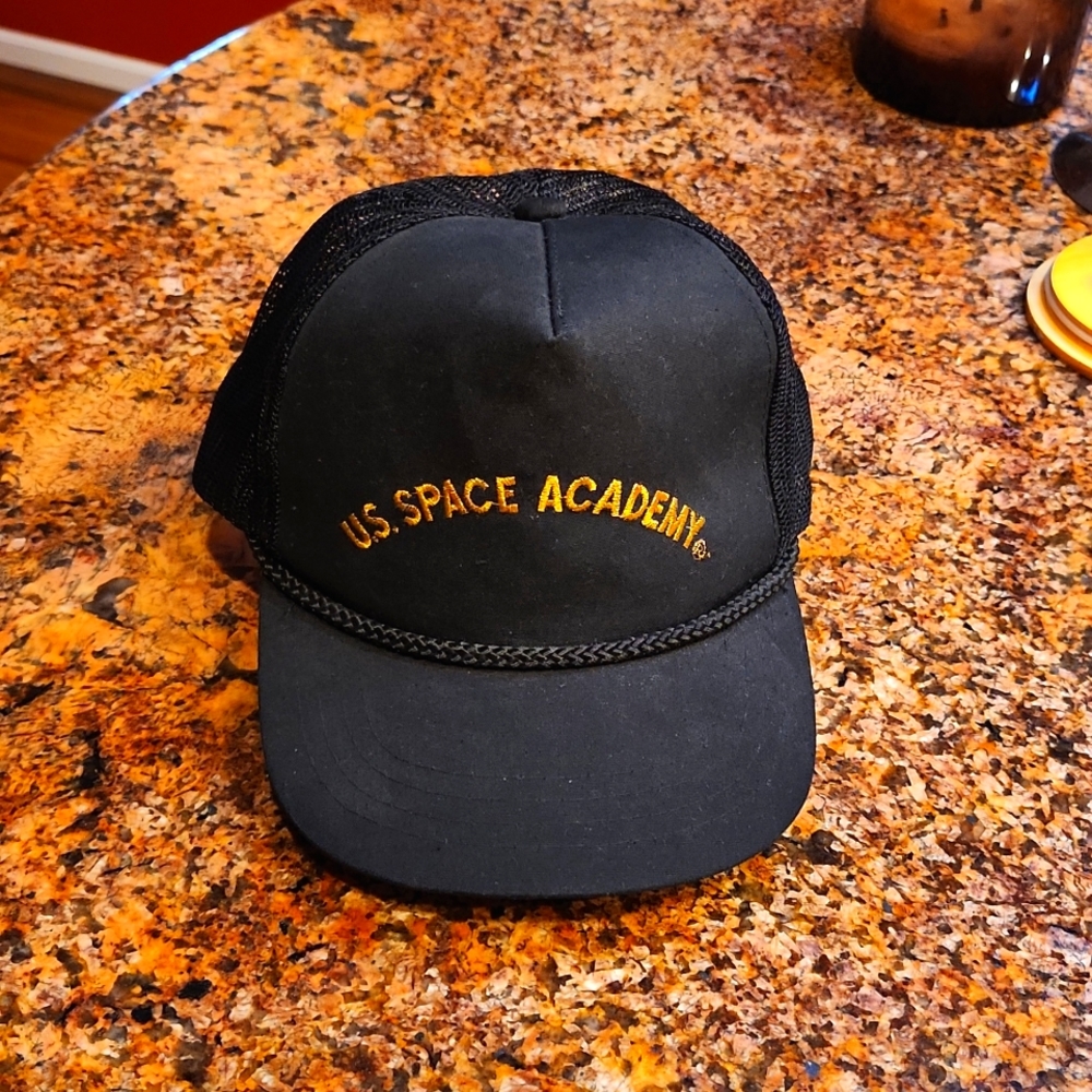 Vintage 1991 US Space Academy snap back hat.